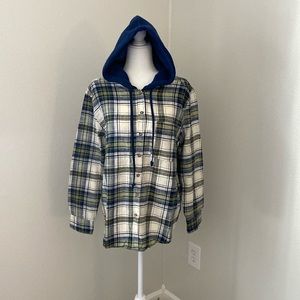 NWOT: Women’s Love Tree Hooded Flannel Shirt 👚